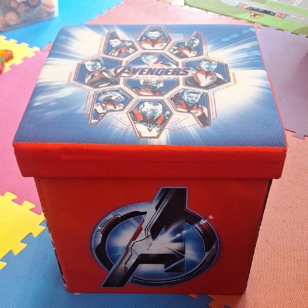 Avenger Red and Blue Action Figures Playset